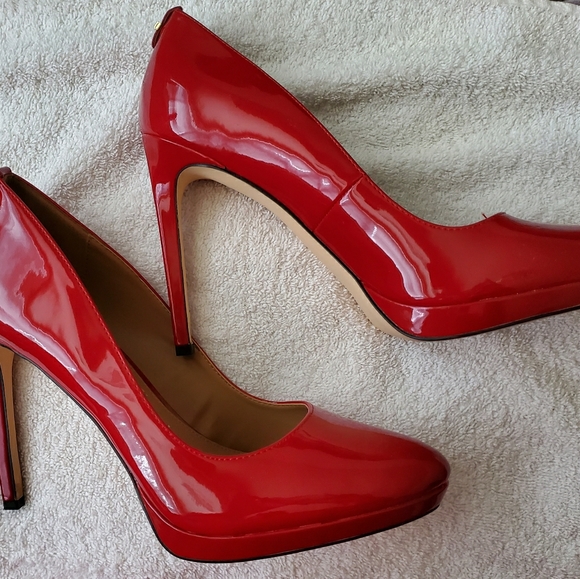 calvin klein susan patent platform pump